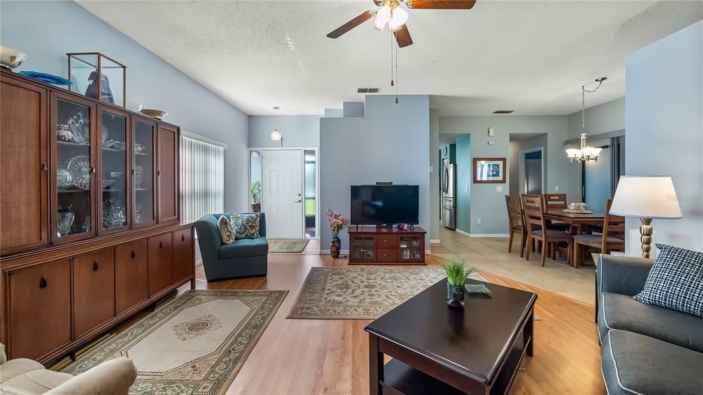 Chandelier, Dining room, Interior, Living room, Recessed Lighting, Wood Texture Flooring