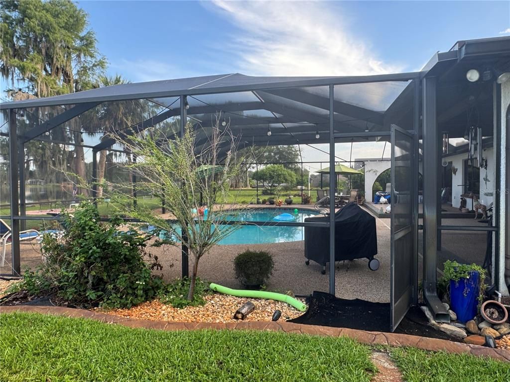 Exterior, Pool