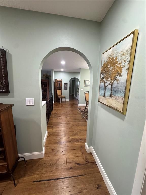 Interior, Recessed Lighting, Wood Texture Flooring