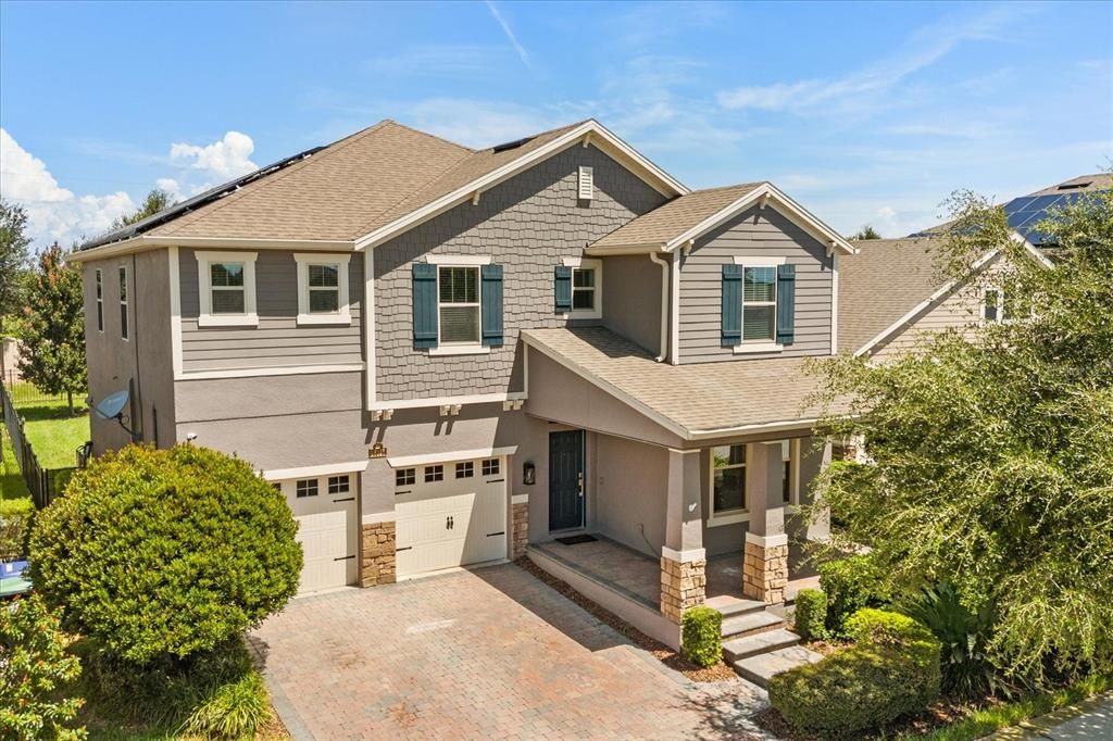 Attached, Exterior, Facade, Solar Panels, American Craftsman