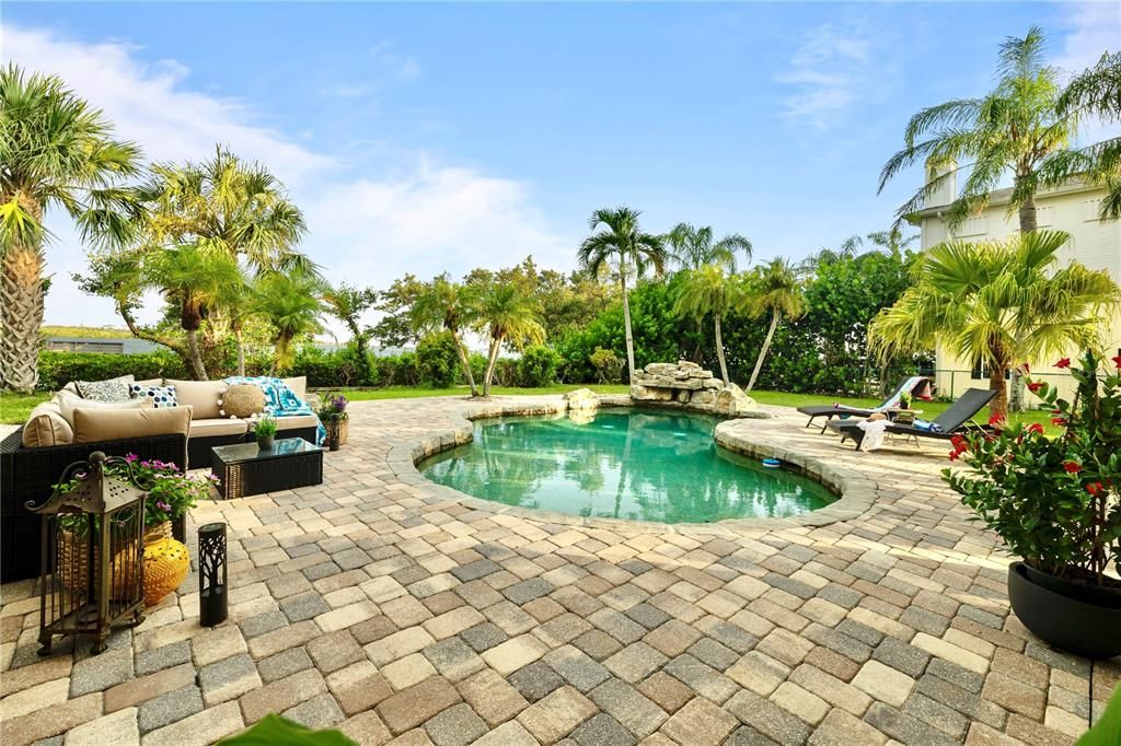 Exterior, Pool
