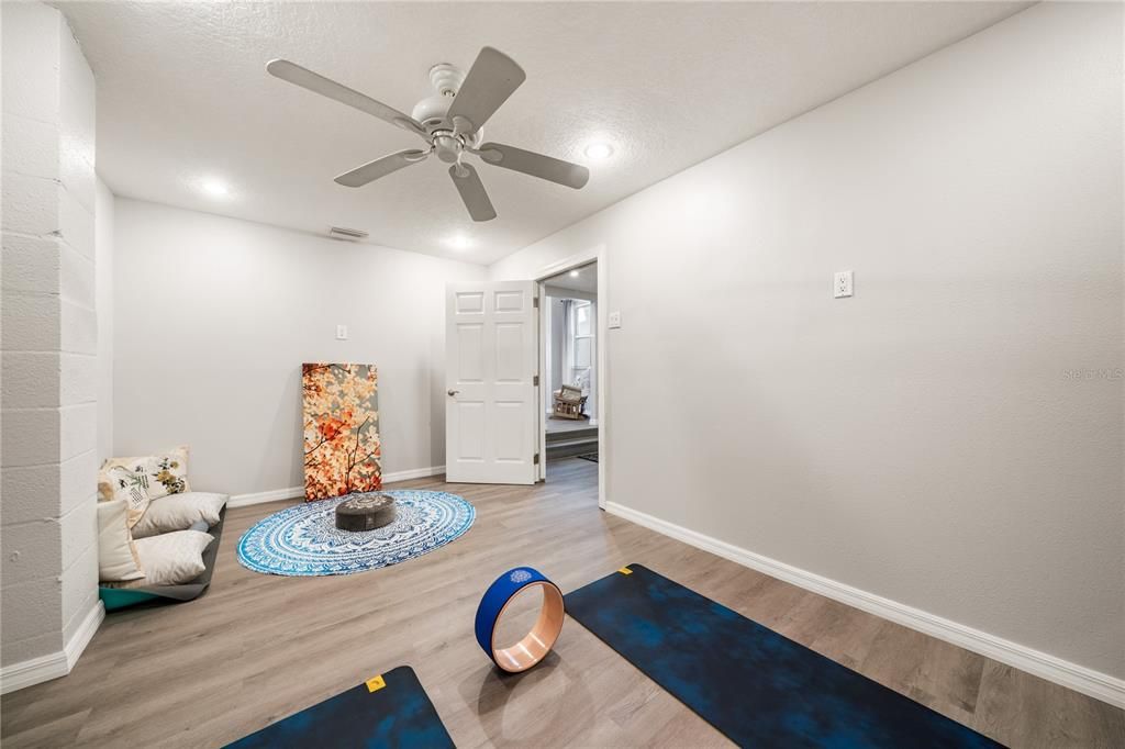 Interior, Recessed Lighting, Wood Texture Flooring