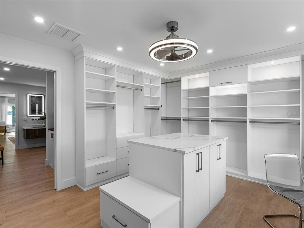 Interior, Pendant Lights, Recessed Lighting, Walk-in Closets, Wood Texture Flooring