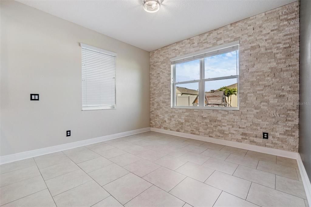 Empty room, Interior