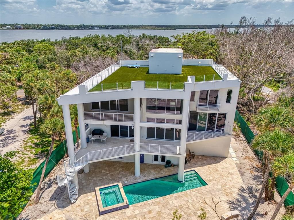 Exterior, Drone