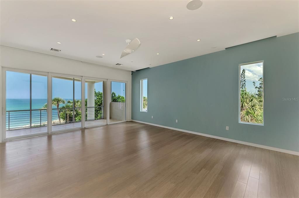 Empty room, Interior, Recessed Lighting, Water, Wood Texture Flooring