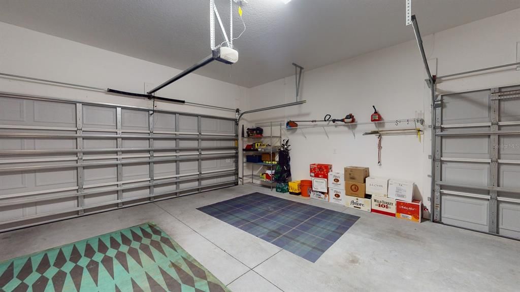 Garage, Interior