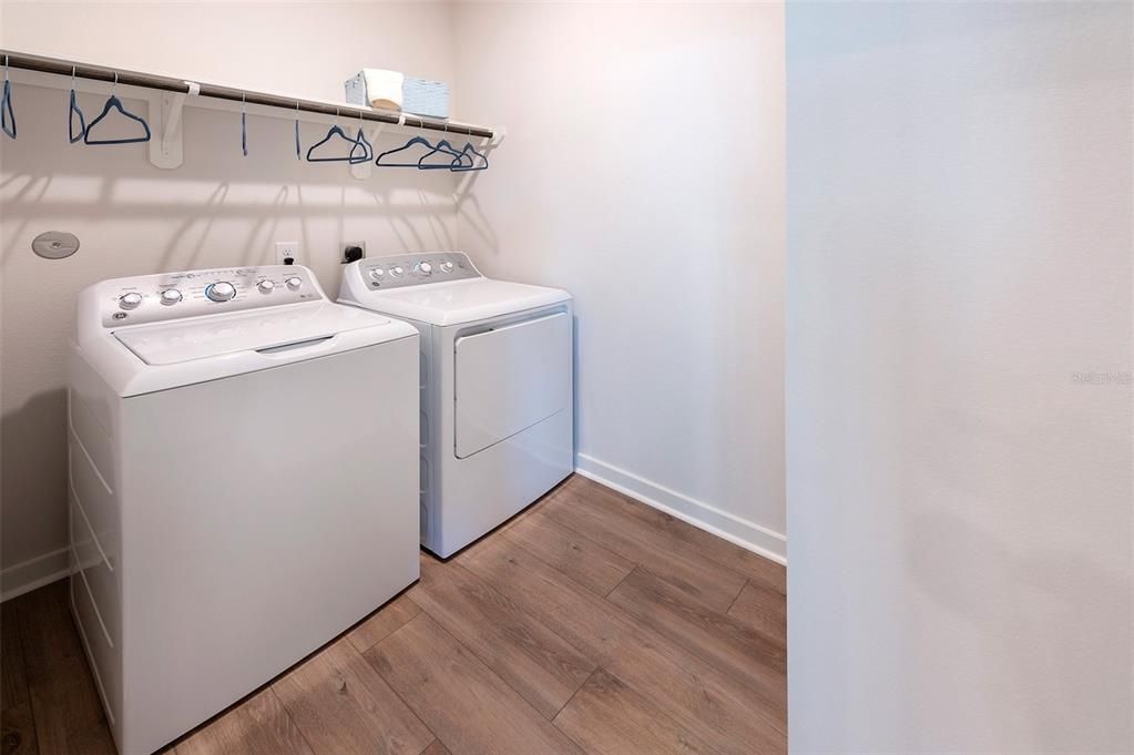 Interior, Washer, Wood Texture Flooring