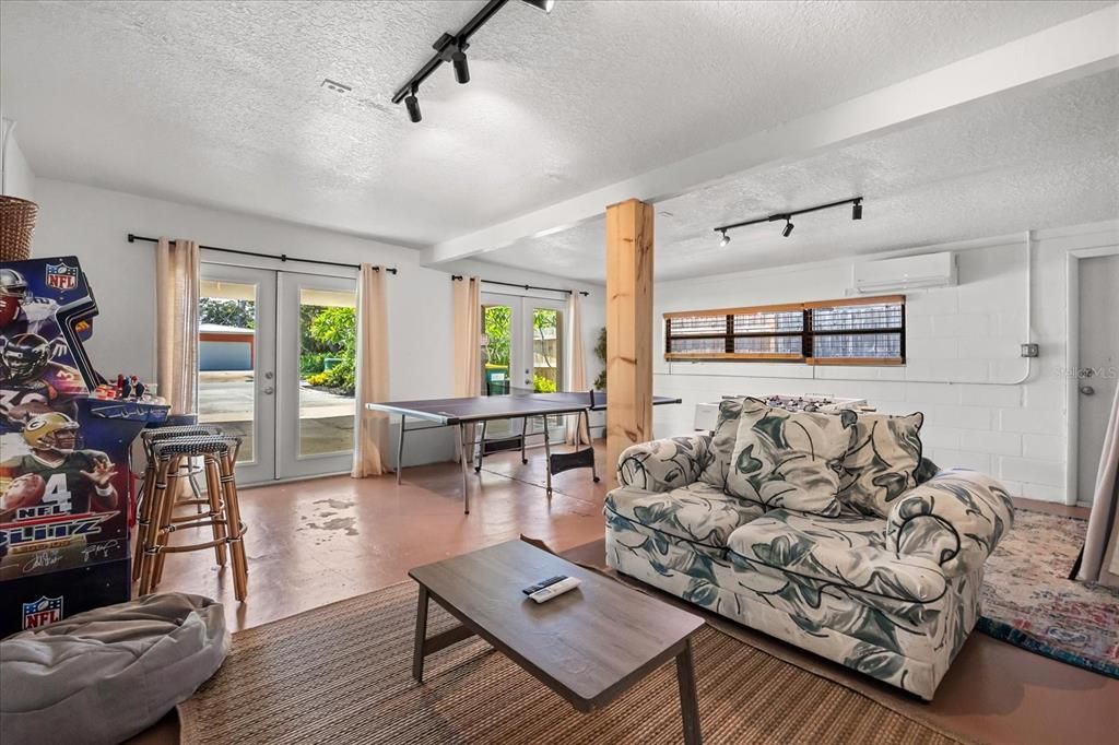 Game Room, Interior, Living room