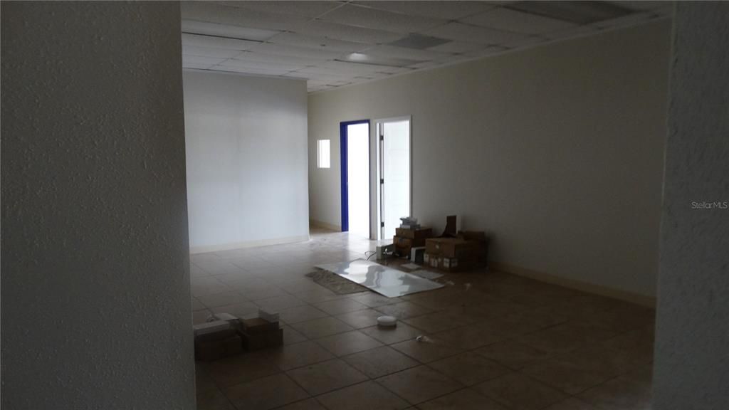 Empty room, Interior