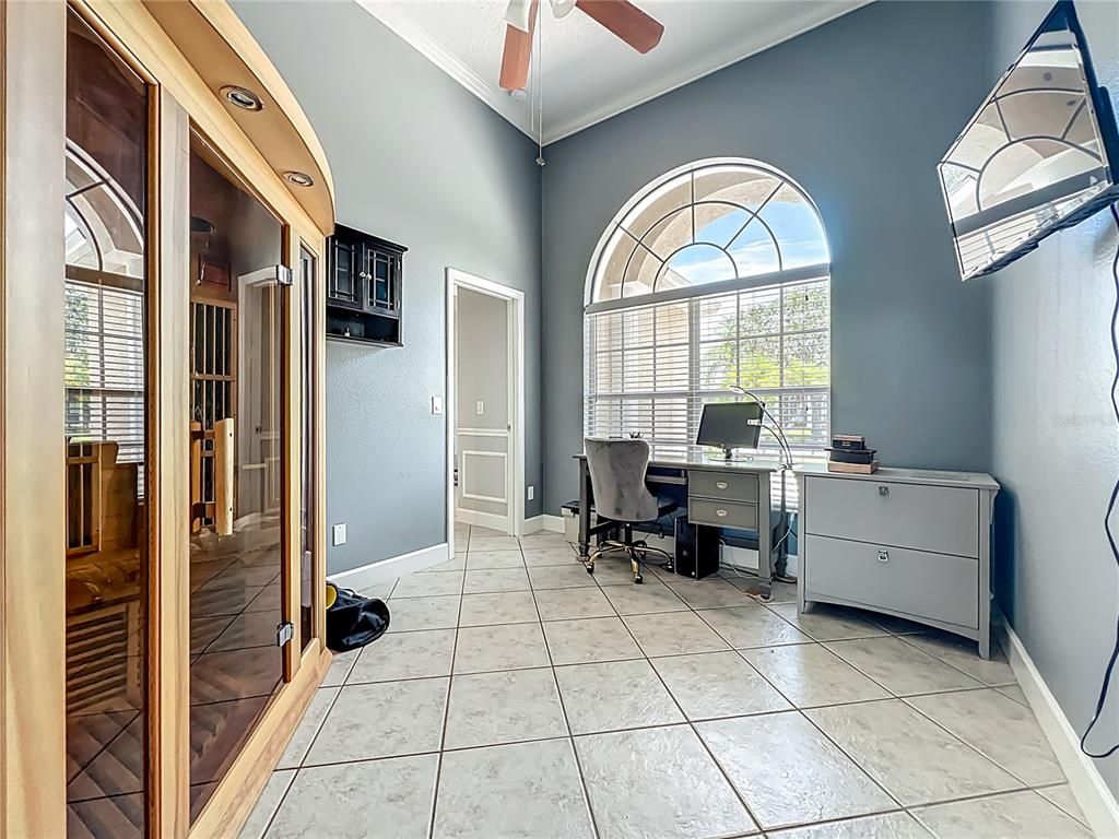 Home Office, Interior