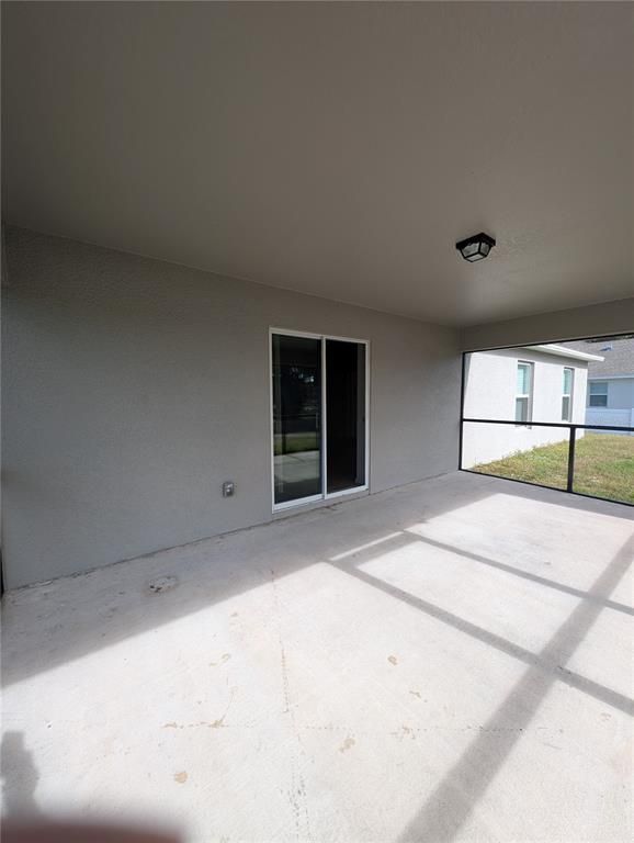 Empty room, Interior
