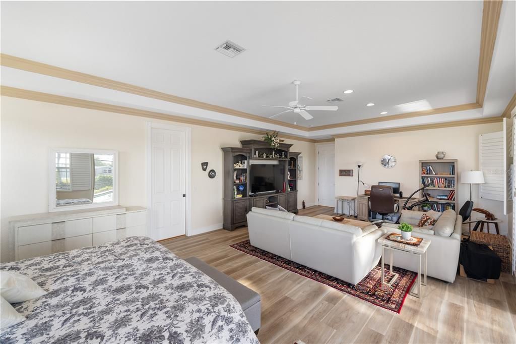 Bedroom, Interior, Living room, Recessed Lighting, Wood Texture Flooring