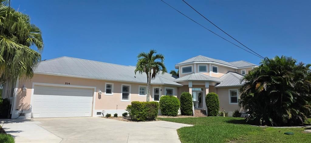 Attached, Exterior, Facade, Ranch