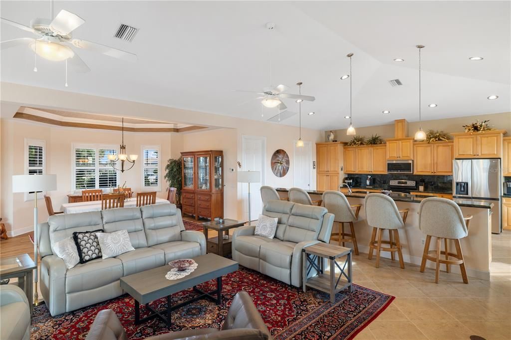 Dining room, Interior, Kitchen, Living room, Pendant Lights, Recessed Lighting, Stainless Steel Appliances