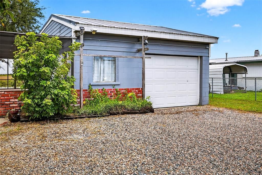 Detached Garage, Exterior