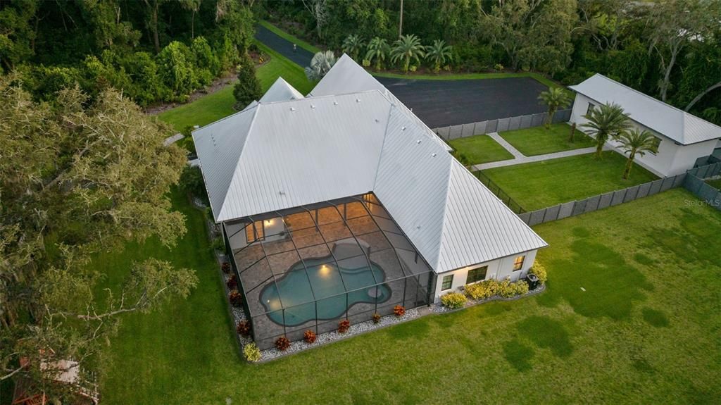 Exterior, Drone