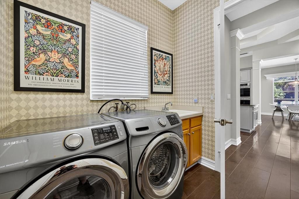 Interior, Washer, Wood Texture Flooring