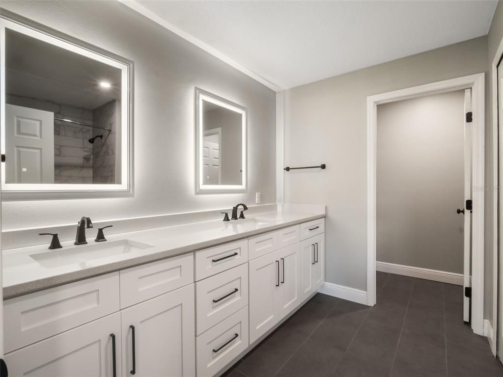 Bathroom, Dual Sink Vanities, Interior, Recessed Lighting