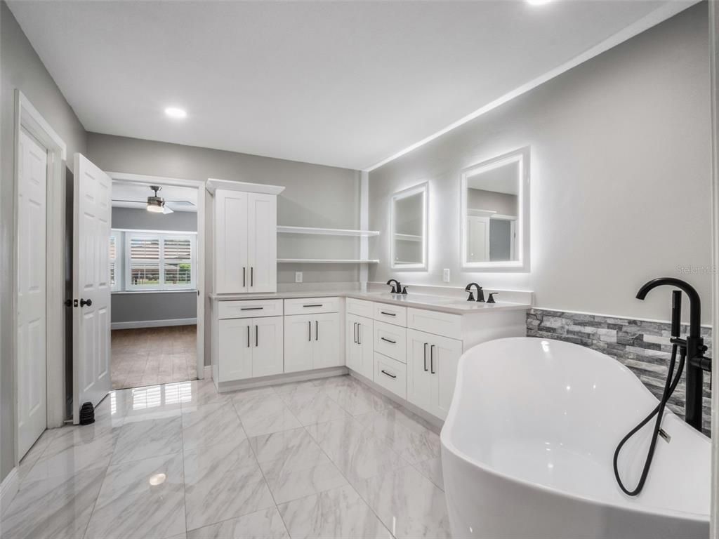 Bathroom, Dual Sink Vanities, Free Standing Baths, Interior, Marble, Recessed Lighting