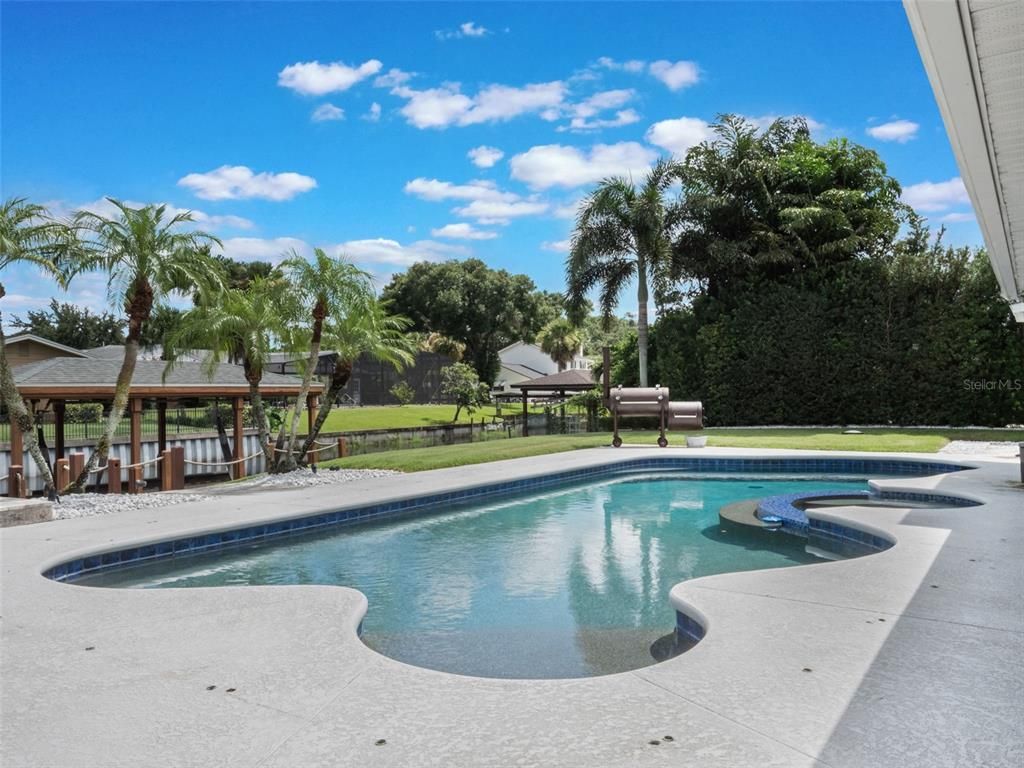 Exterior, Pool