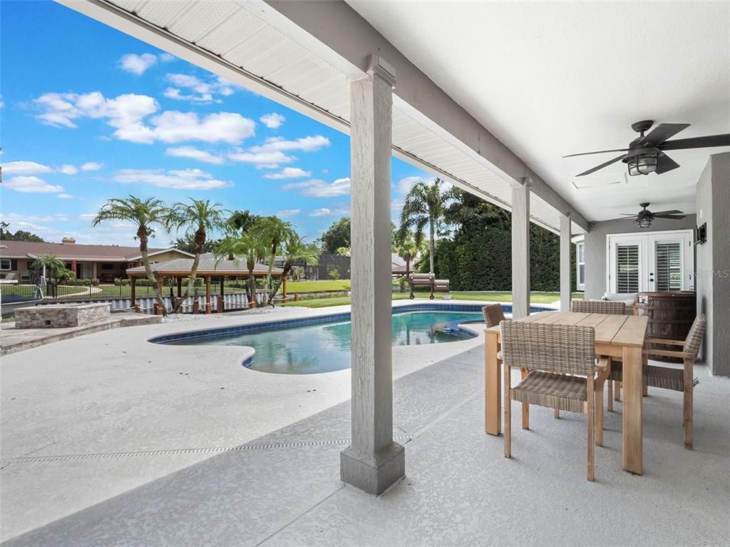 Exterior, Pool