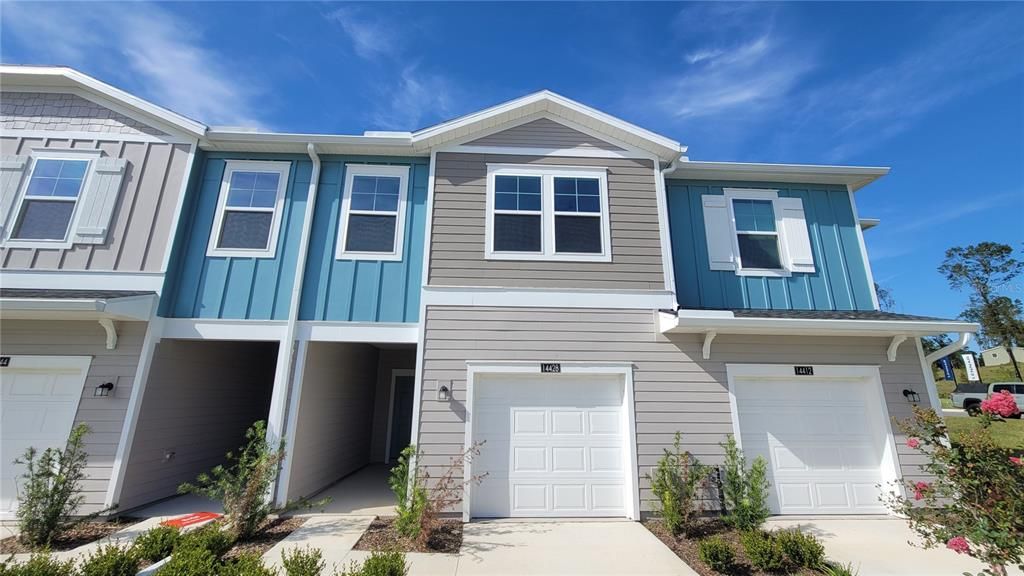 Attached, Exterior, Facade, Rowhouse