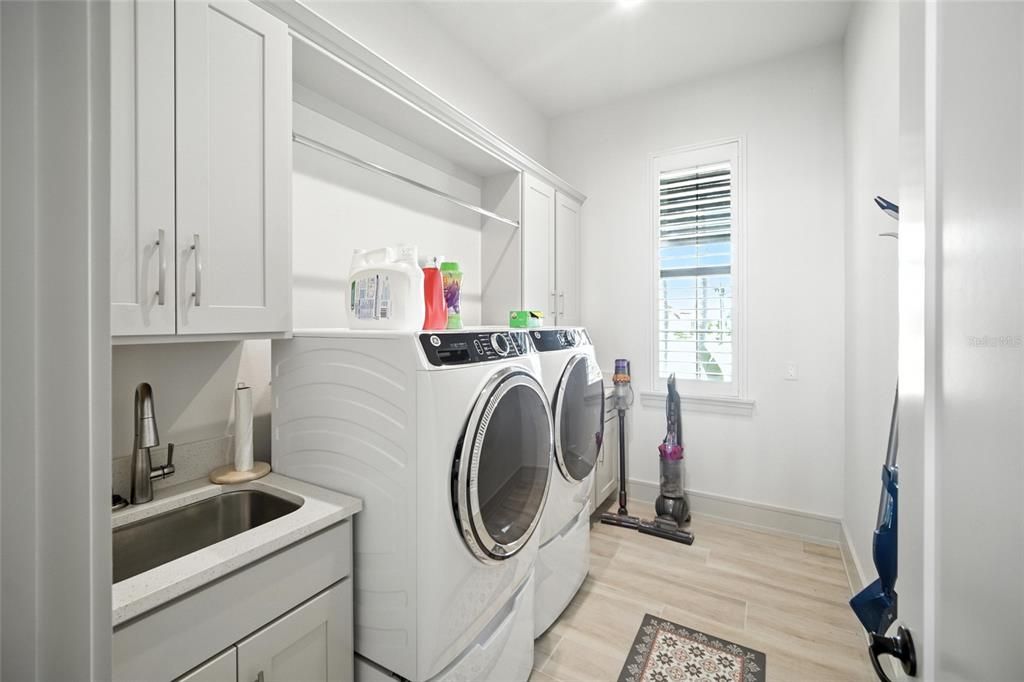 Interior, Washer, Wood Texture Flooring