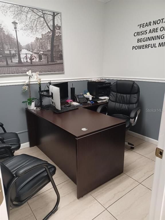 Home Office, Interior