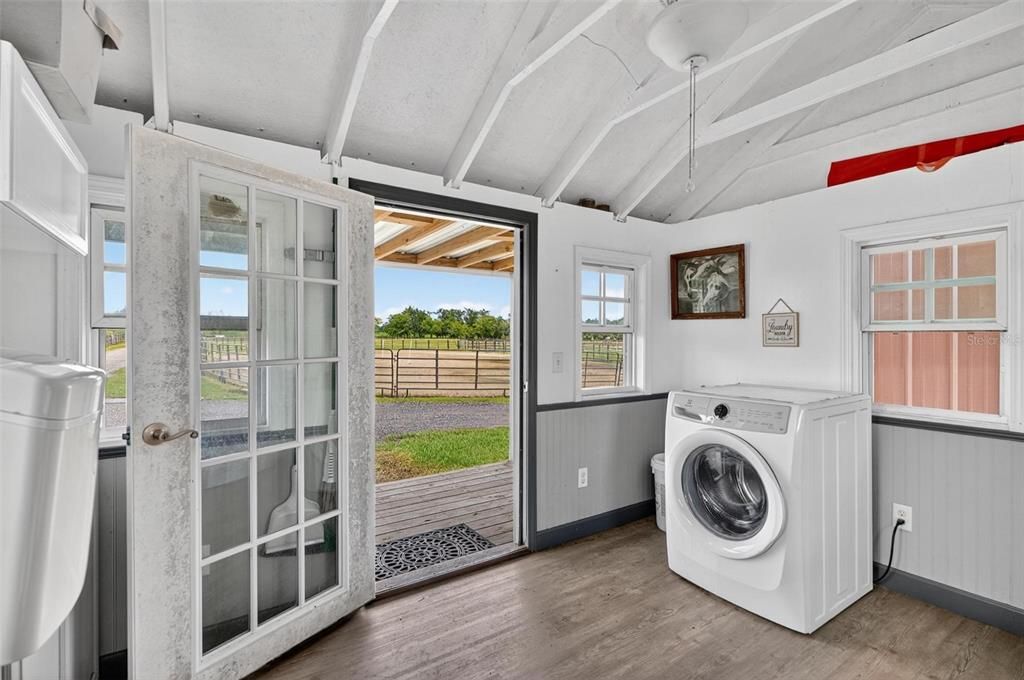 Interior, Washer, Wood Texture Flooring