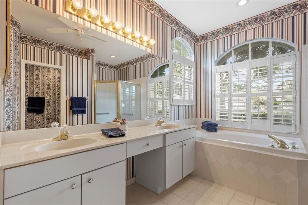 Bathroom, Dual Sink Vanities, Interior, Recessed Lighting