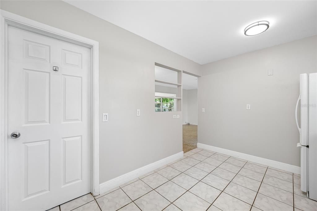 Empty room, Interior