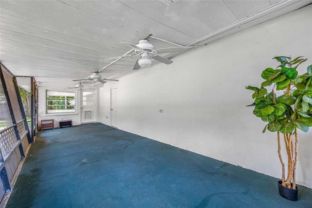 Empty room, Interior