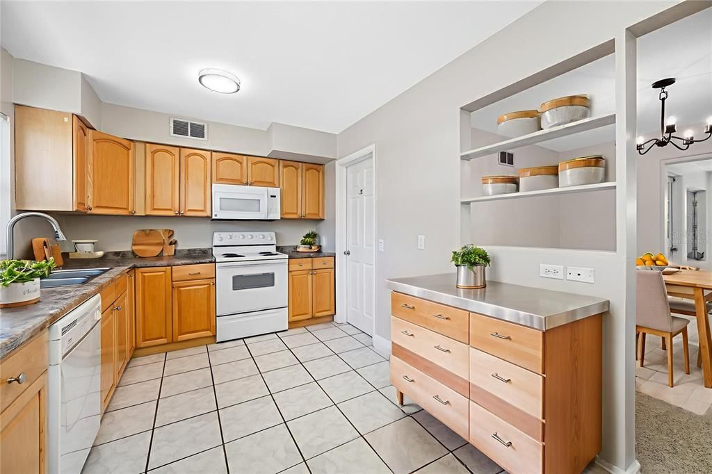 Dining room, Interior, Kitchen, Pendant Lights