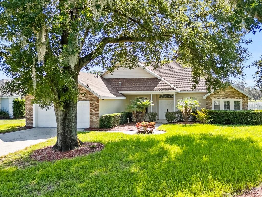 Attached, Backyard, Exterior, Facade, Brick Facade, Ranch
