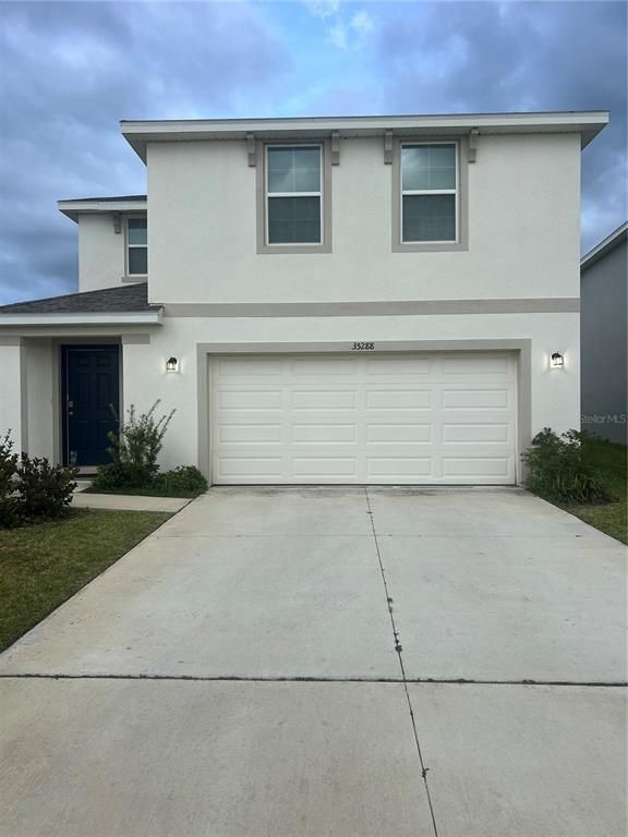 Attached, Exterior, Facade, Modern