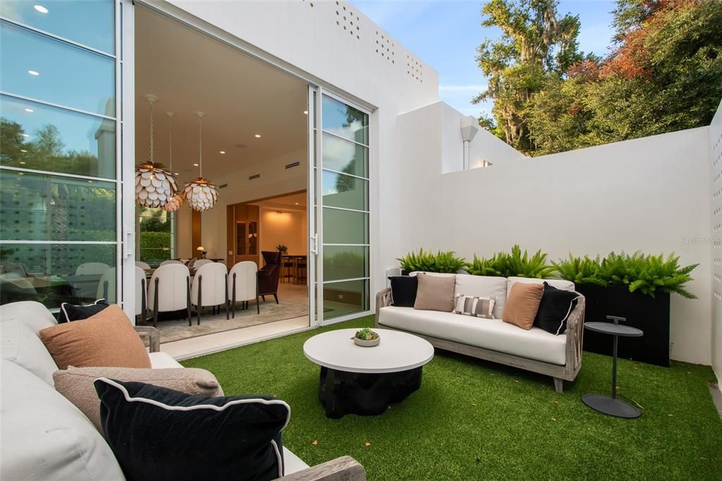 Dining room, Exterior, Pendant Lights