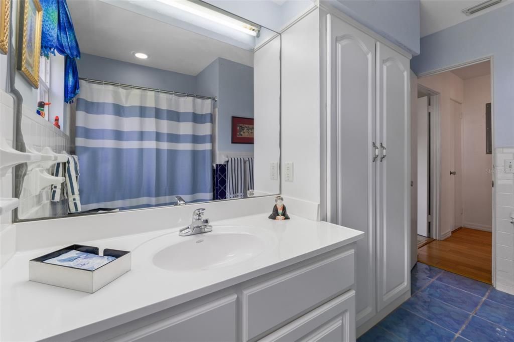 Bathroom, Interior, Recessed Lighting