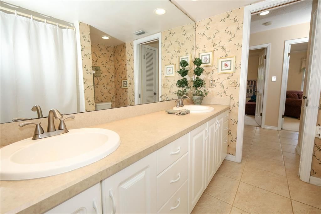 Bathroom, Dual Sink Vanities, Interior, Recessed Lighting