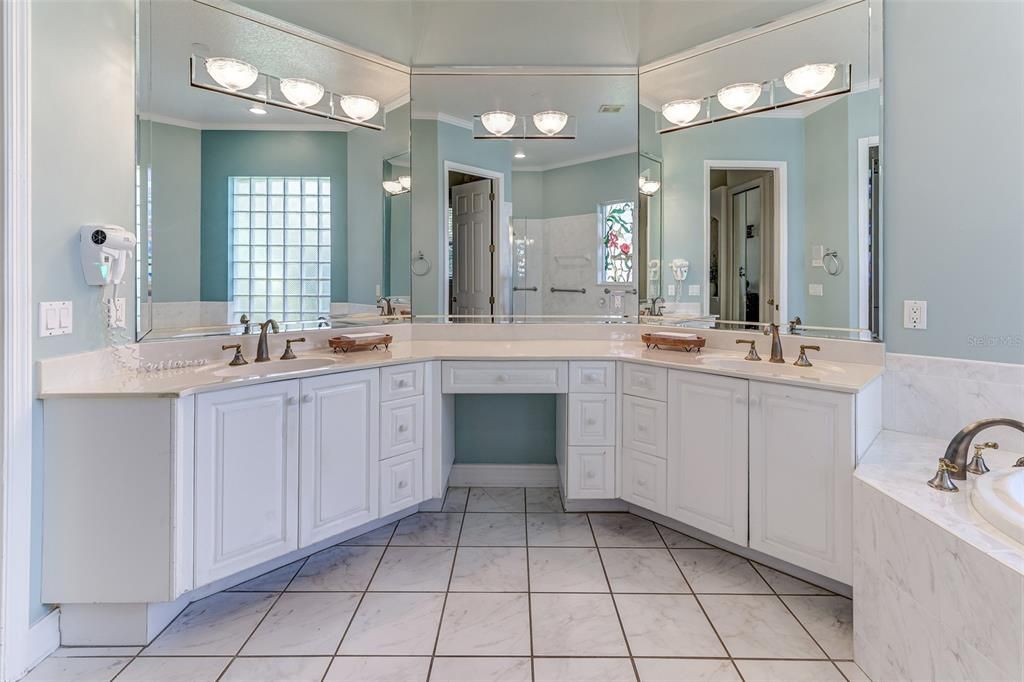 Bathroom, Dual Sink Vanities, Interior