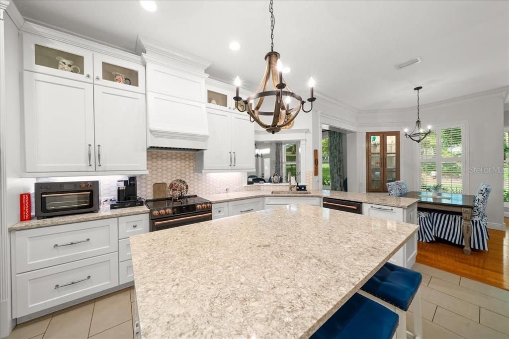 Chandelier, Dining room, Interior, Kitchen, Pendant Lights, Recessed Lighting, Wood Texture Flooring
