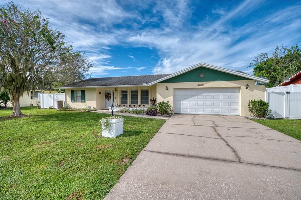 Attached, Exterior, Facade, Ranch