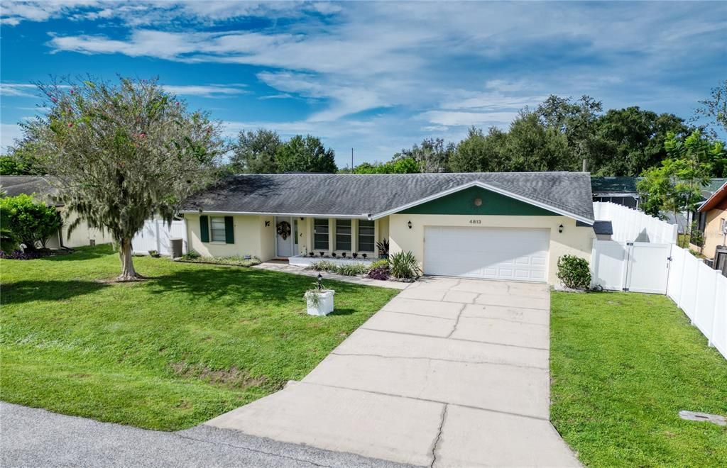 Attached, Exterior, Facade, Ranch