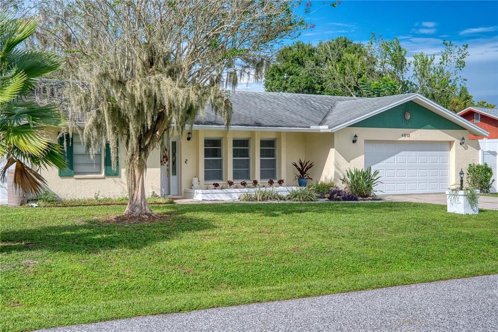 Attached, Exterior, Facade, Ranch
