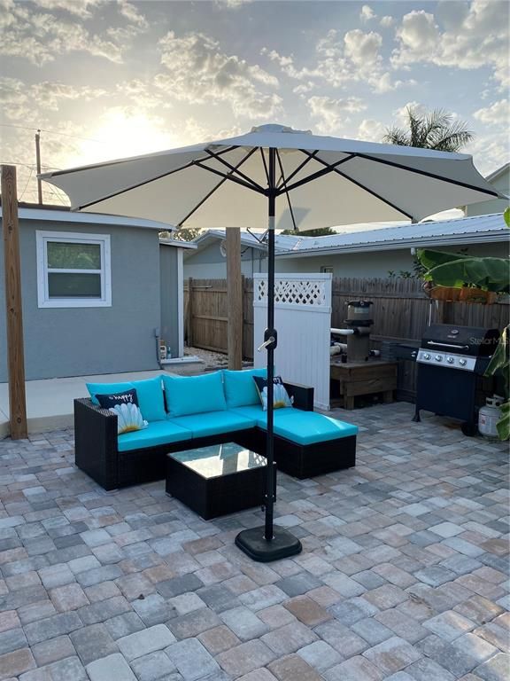 Exterior, Hot Tub, Outdoor Kitchen