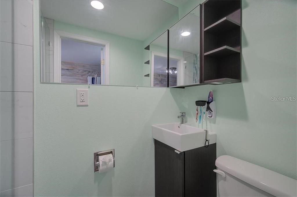 Bathroom, Interior, Recessed Lighting