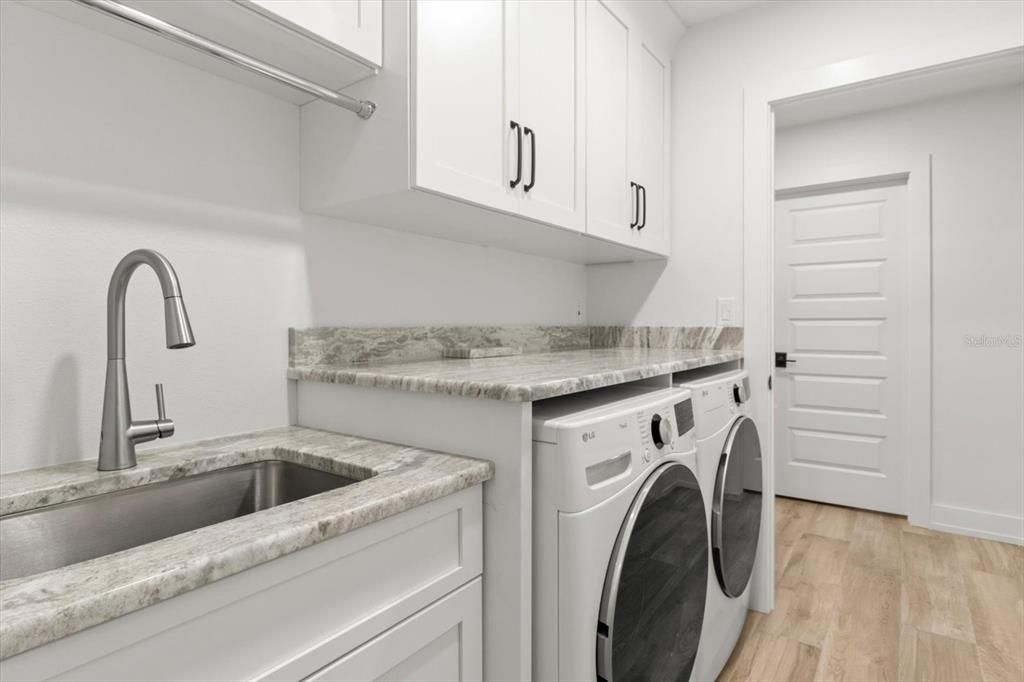 Interior, Washer, Wood Texture Flooring