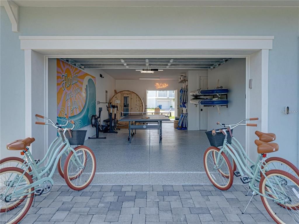 Game Room, Interior