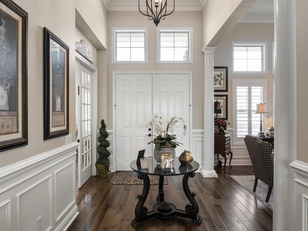 Chandelier, Interior, Wood Texture Flooring