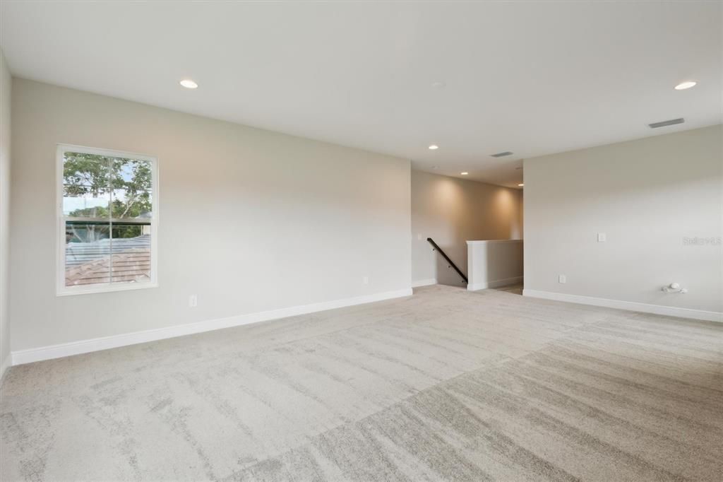 Empty room, Interior, Recessed Lighting